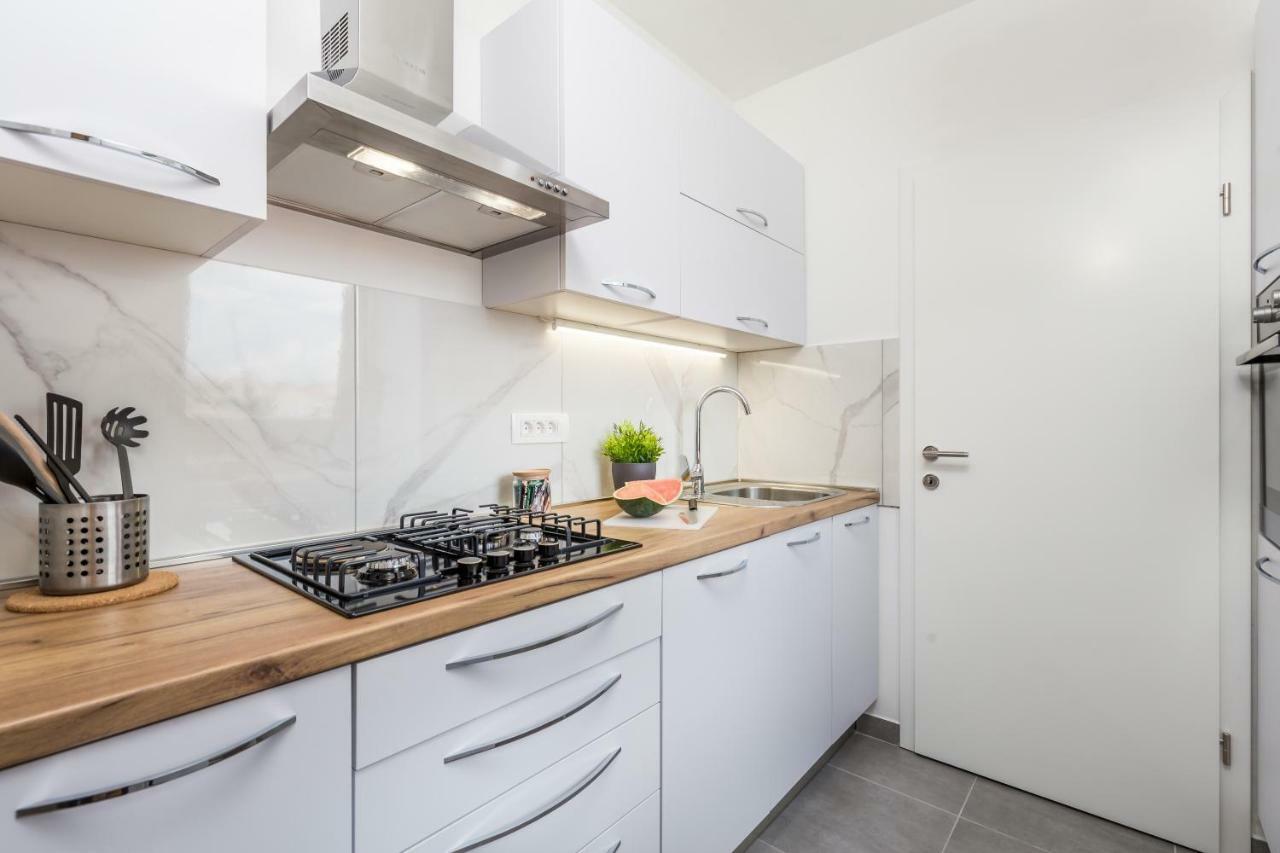 Victory Sea View Apartment Рієка Екстер'єр фото